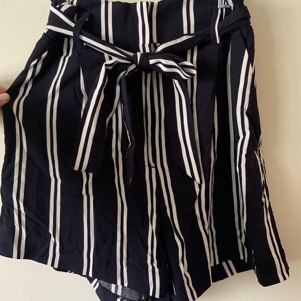 H&M paper bag shorts NWT.